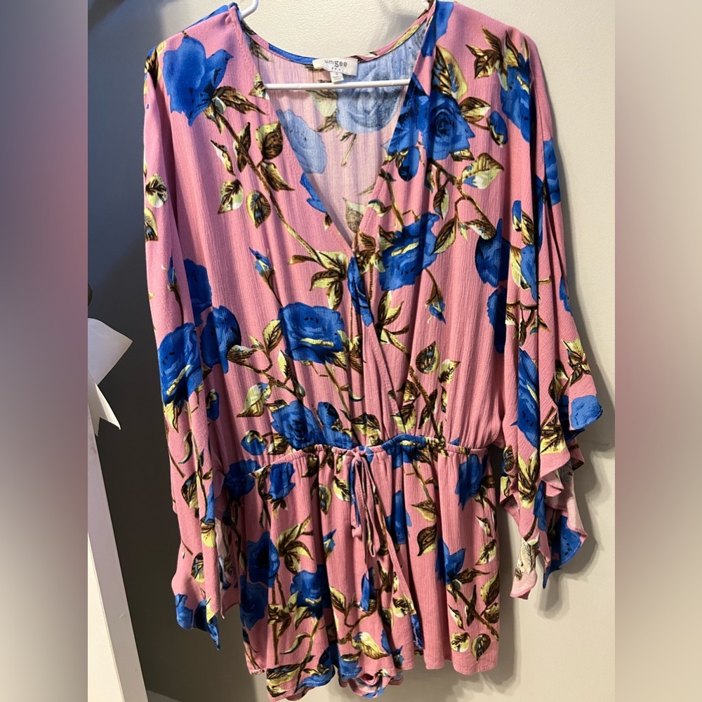 Cute Romper by Umgee. Flutter sleeves, lightweight , floral print.
